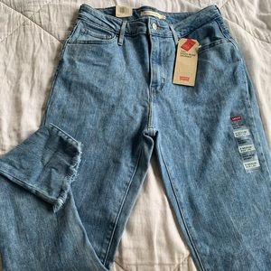High rise skinny Levi jeans. Light/medium wash, size 8 medium or 29.